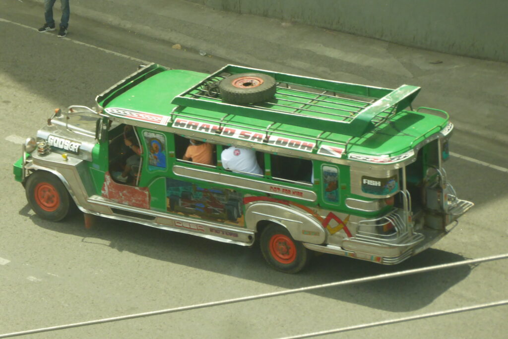 Jeepney als Symbolbild für Navision oder Business Central 365 in der Cloud / auf gemieteter Servertechnik